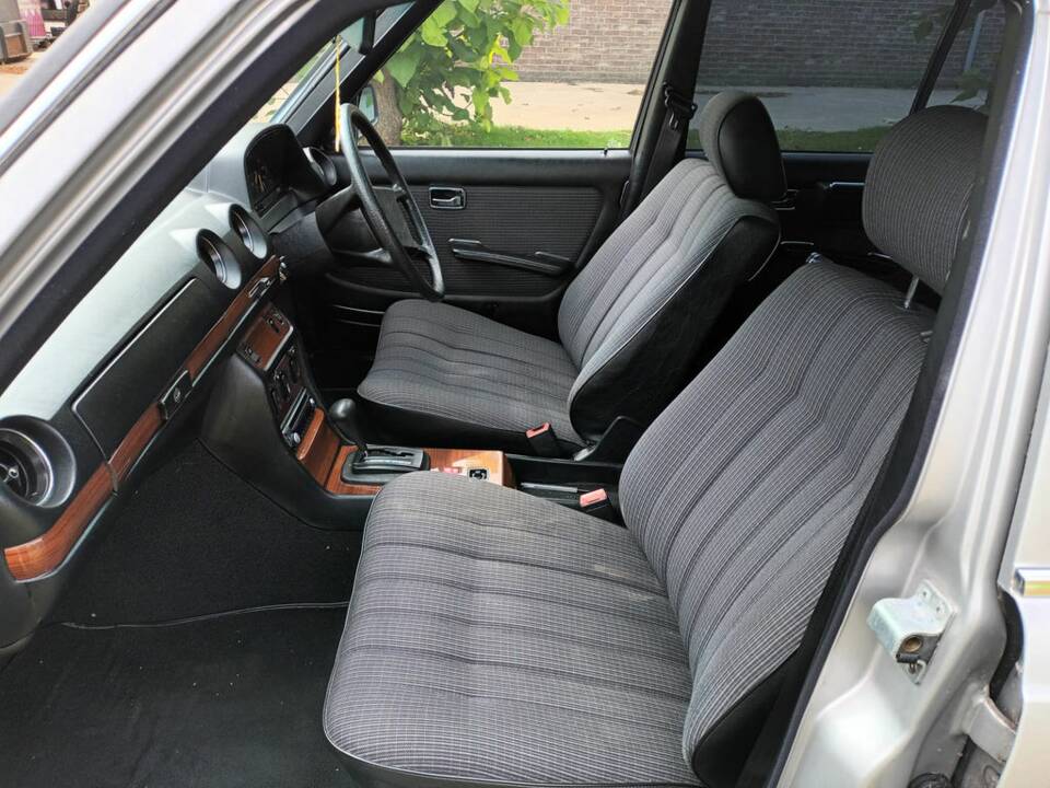 Image 2/8 of Mercedes-Benz 300 D lang (1985)