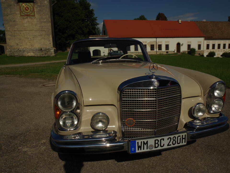 Image 5/73 de Mercedes-Benz 280 SE (1969)