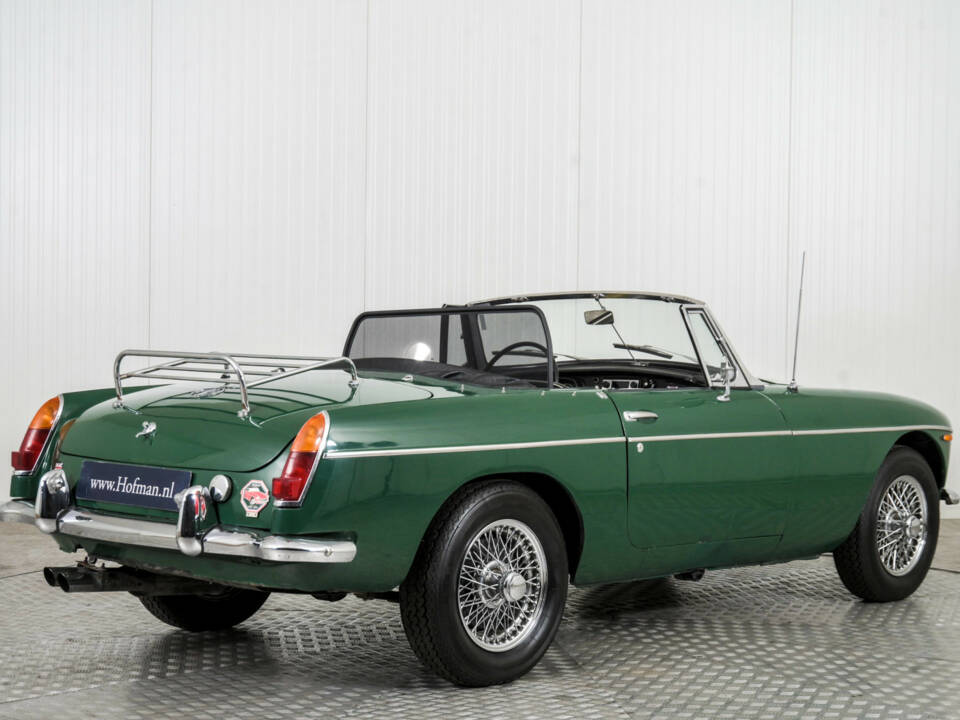 Image 2/50 of MG MGB (1964)