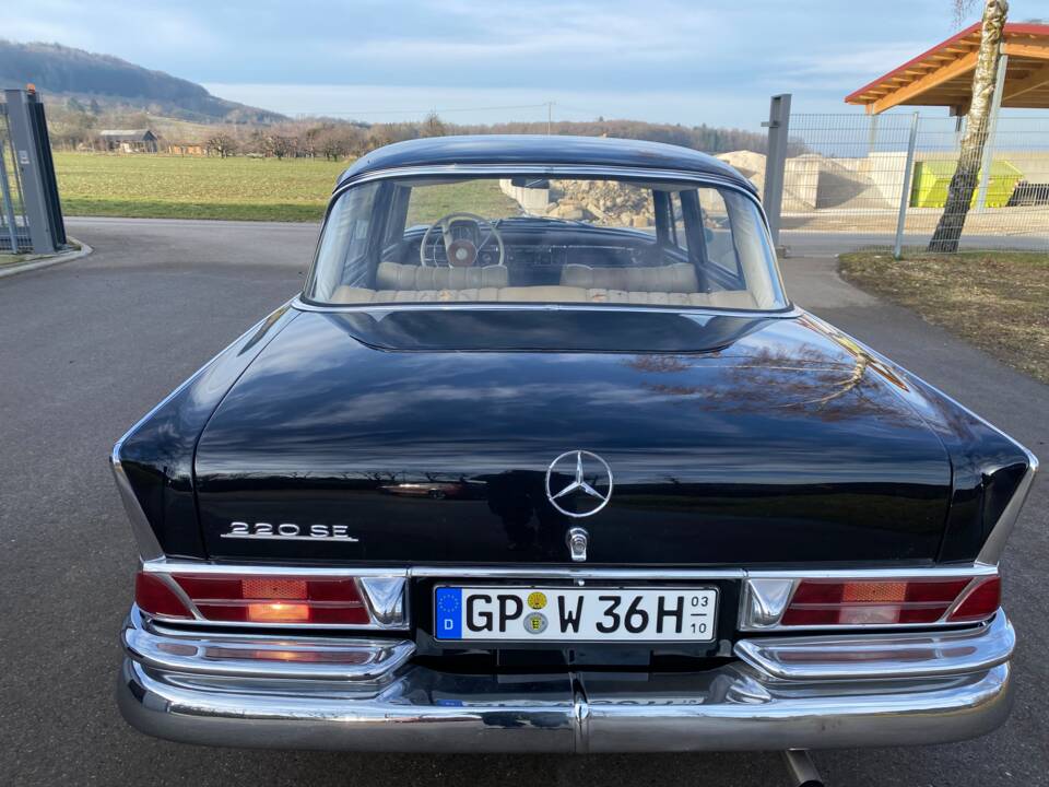 Afbeelding 4/9 van Mercedes-Benz 220 SE b (1964)