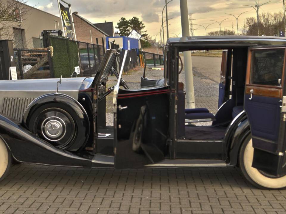 Image 18/50 of Rolls-Royce Phantom III (1938)