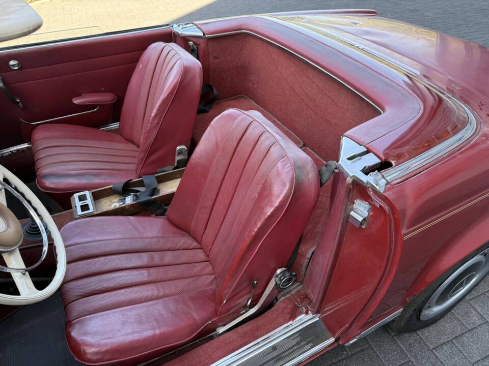 Image 18/50 of Mercedes-Benz 230 SL (1966)