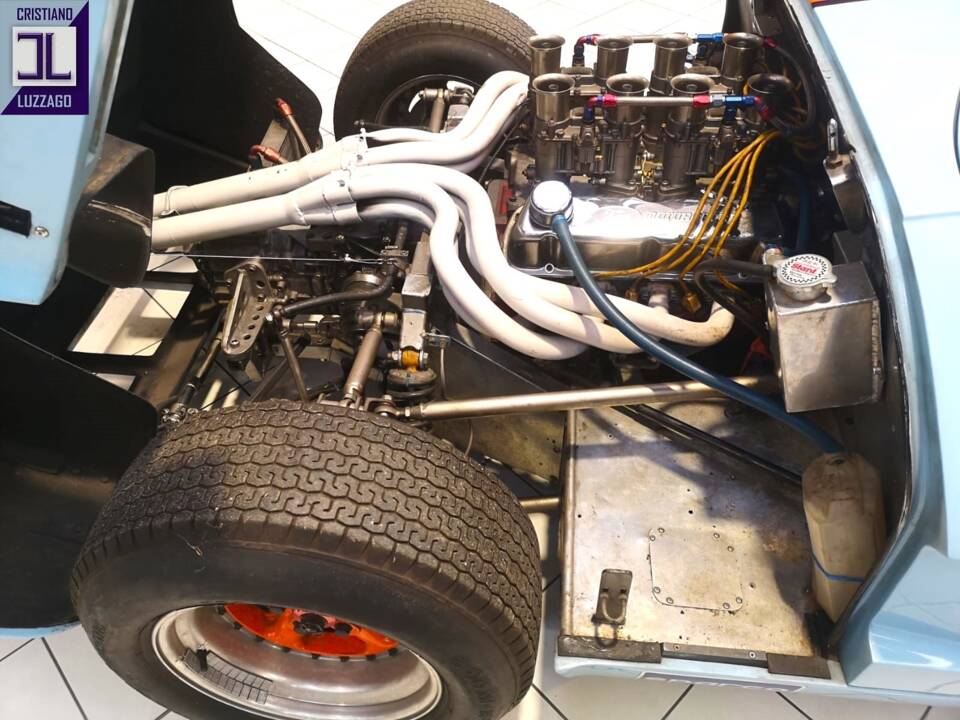 Image 36/50 of Ford GT40 (1966)