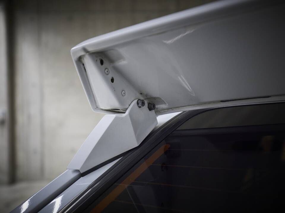 Image 34/93 of Lancia Delta HF Integrale Evoluzione I (1992)