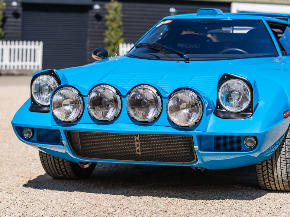 Image 22/46 of Lancia Stratos HF Stradale (1975)