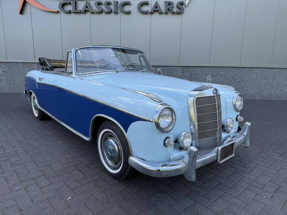 Afbeelding 6/50 van Mercedes-Benz 220 SE Cabriolet (1960)