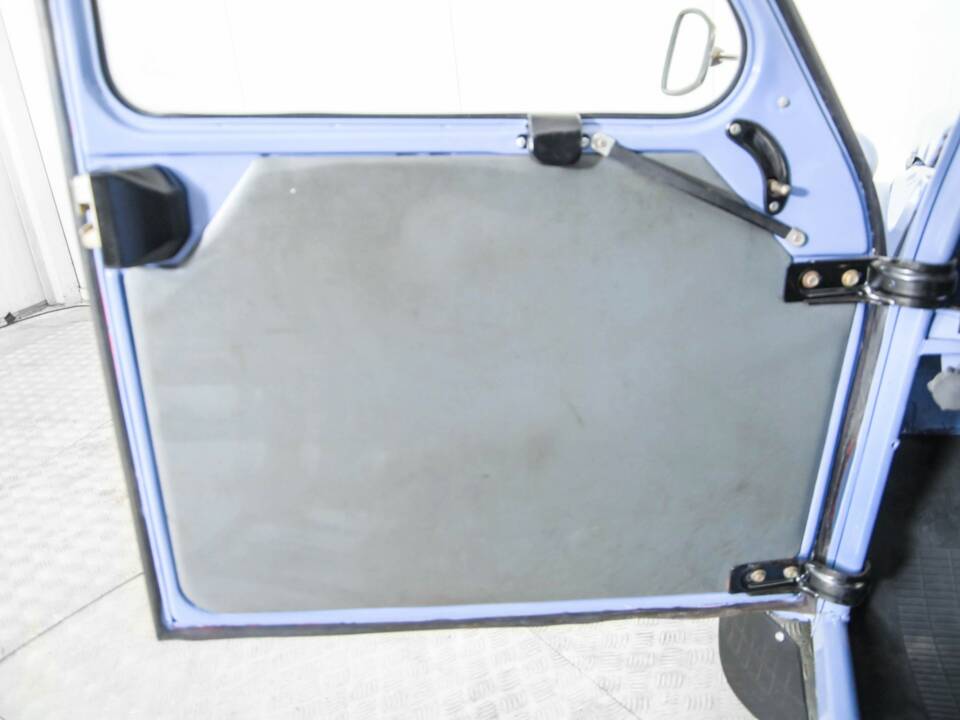 Image 30/50 of Citroën 2 CV 6 (1985)