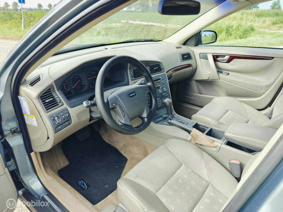 Image 3/39 of Volvo V 70 2.4 (2000)