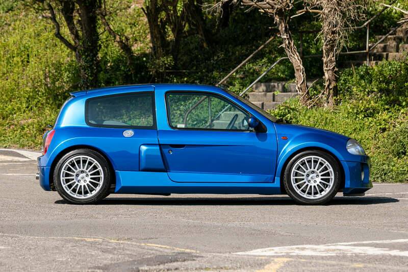 Image 5/34 of Renault Clio II V6 (2002)