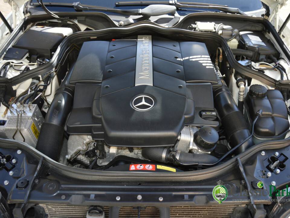Image 14/50 of Mercedes-Benz E 500 T (2004)