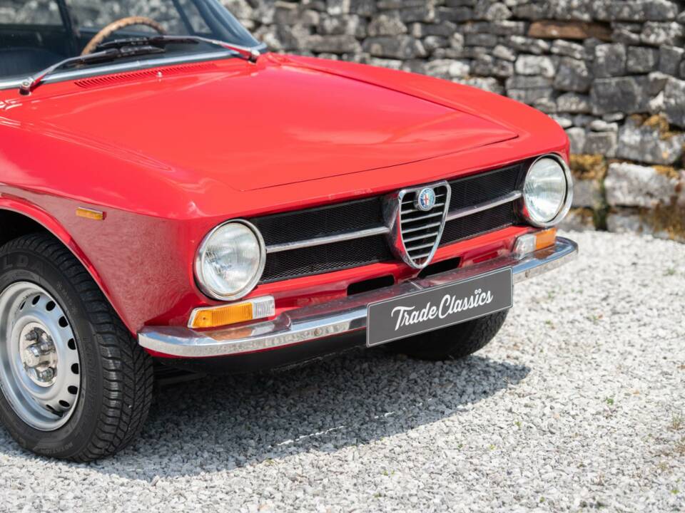 Image 4/10 de Alfa Romeo Giulia GT 1300 Junior (1972)
