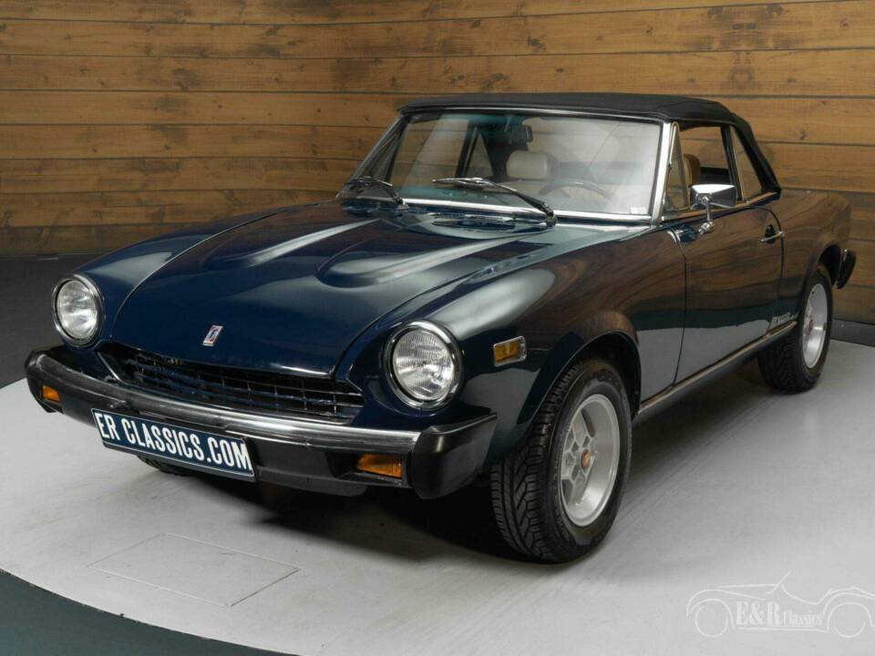 Image 7/19 of FIAT 124 Spider CS1 (1977)