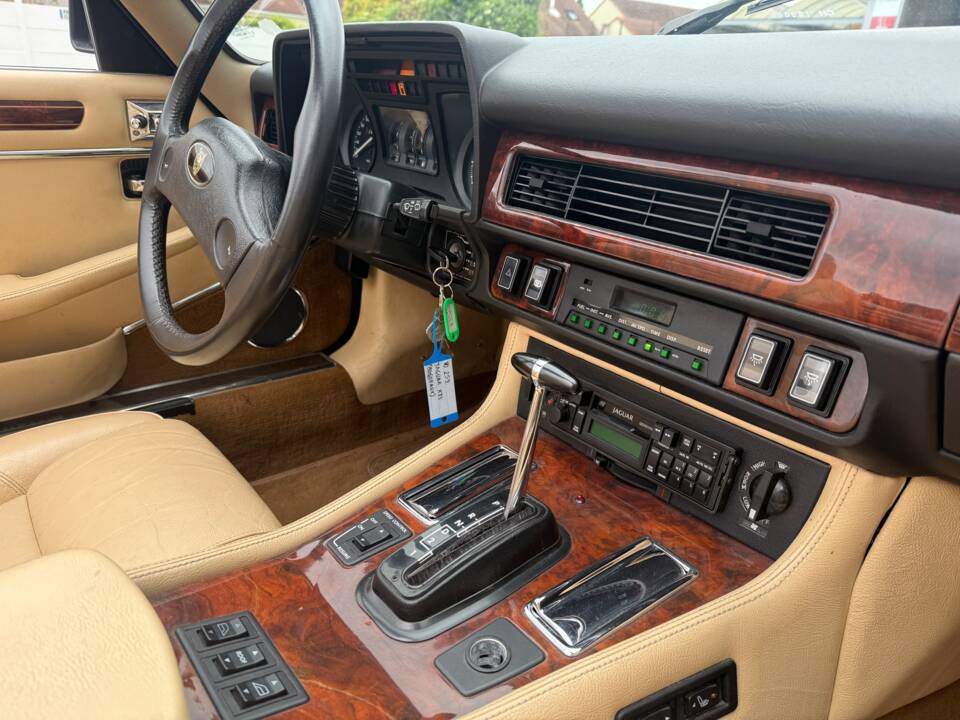 Image 19/64 of Jaguar XJ-S Convertible (1989)