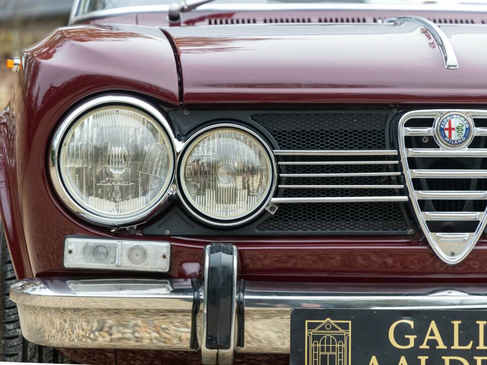 Imagen 27/50 de Alfa Romeo Giulia Nuova Super 1600 (1971)