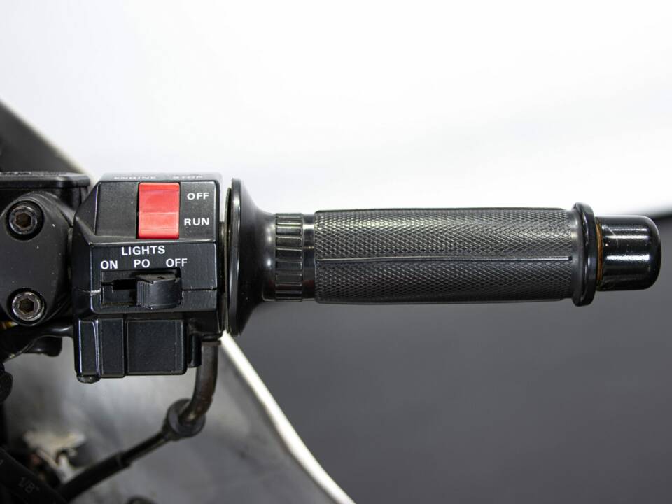 Image 48/50 of Yamaha RD 350 LC (1990)