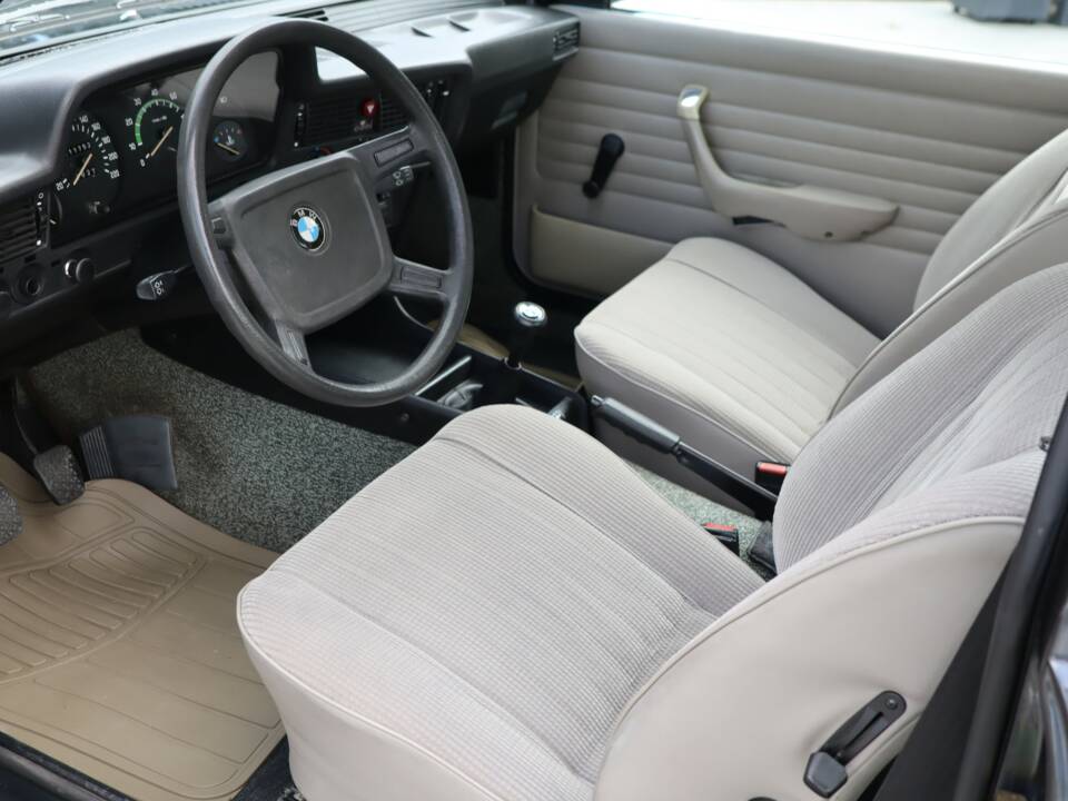 Image 33/50 of BMW 323i (1980)