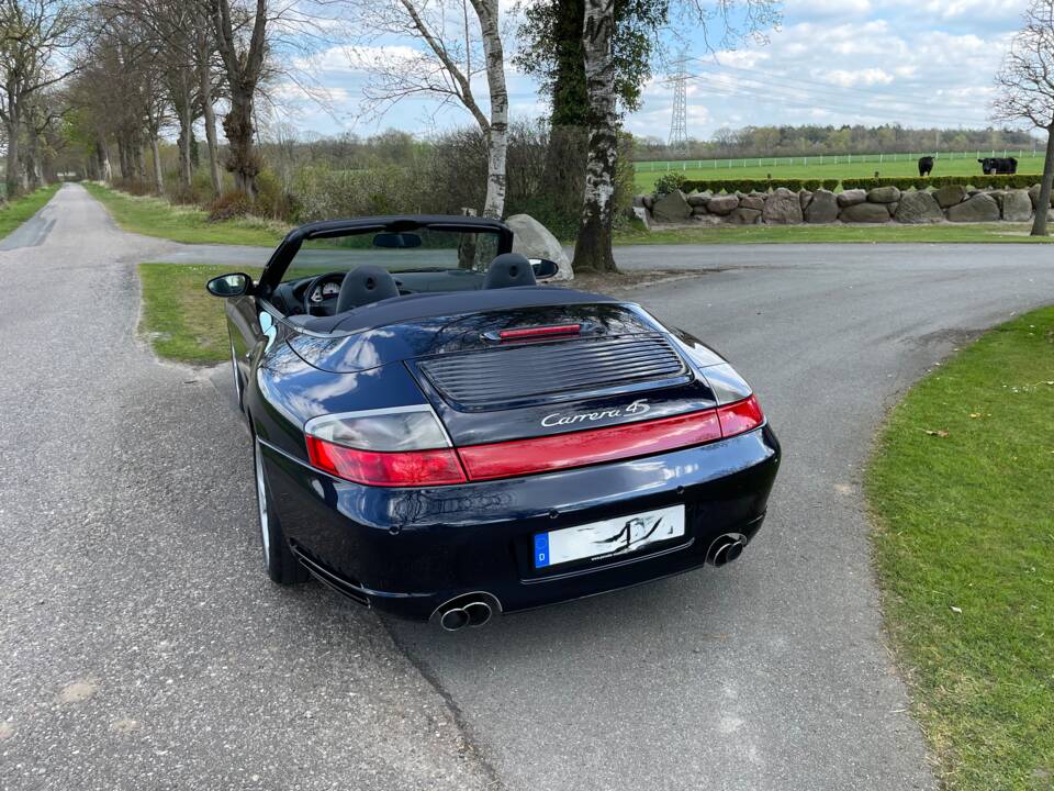 Image 6/17 of Porsche 911 Carrera 4S (2004)