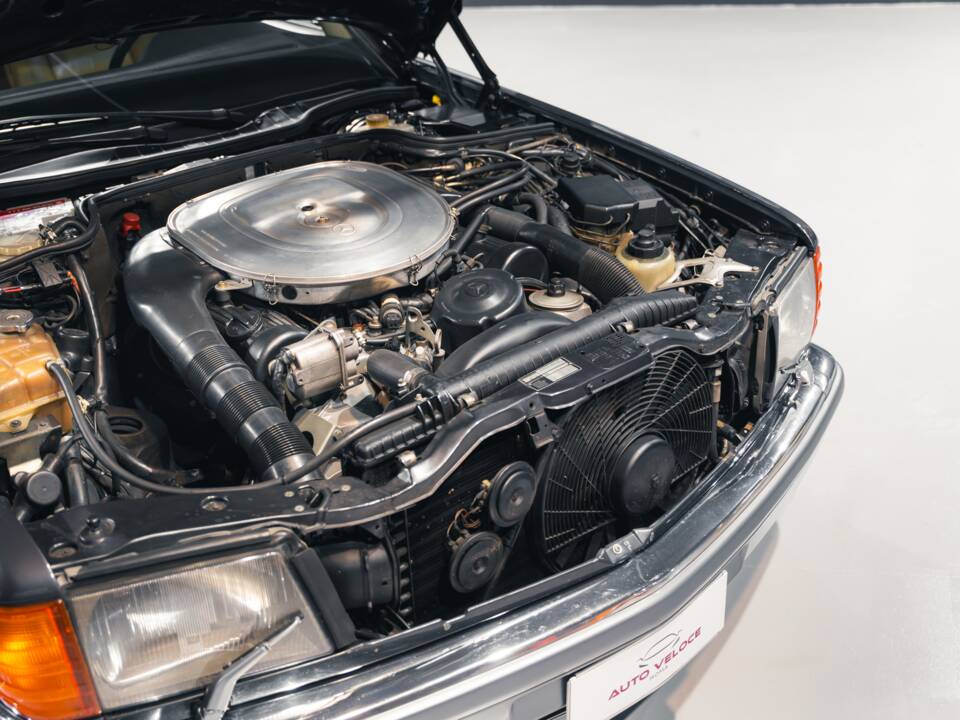 Bild 18/37 von Mercedes-Benz 560 SEC (1990)