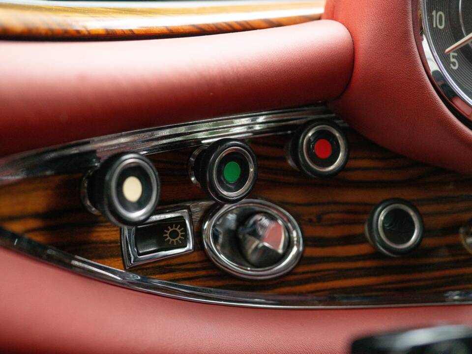Image 60/95 of Mercedes-Benz 280 SE 3,5 (1970)