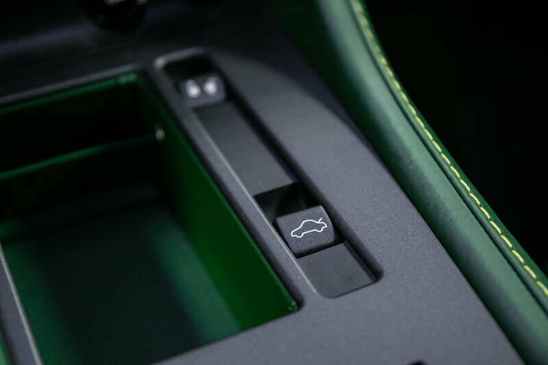 Immagine 19/43 di Aston Martin V8 Vantage (2010)