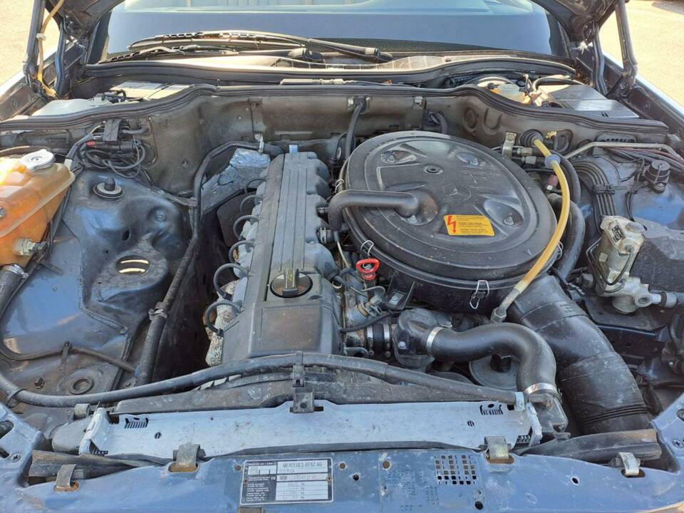 Image 16/50 of Mercedes-Benz 300 SE (1990)