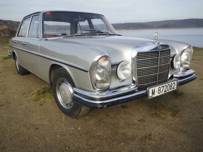 Image 3/7 de Mercedes-Benz 250 (1970)