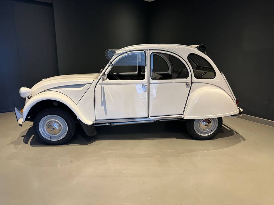 Image 4/30 of Citroën 2 CV 6 Club (1990)