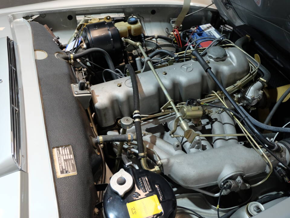 Image 33/35 of Mercedes-Benz 230 SL (1964)