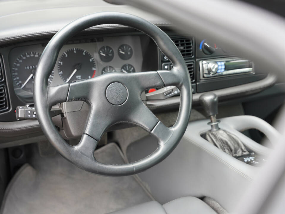 Image 27/50 of Jaguar XJ 220 (1993)
