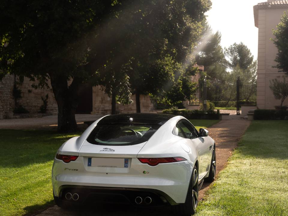 Bild 9/36 von Jaguar F-Type R (2014)