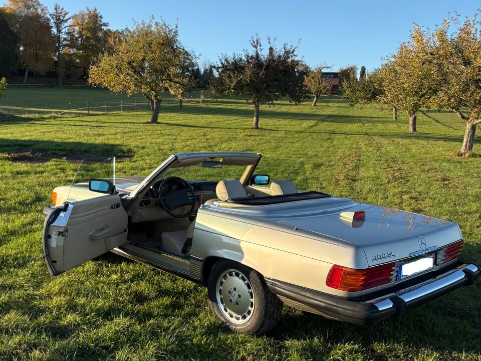 Image 4/8 de Mercedes-Benz 560 SL (1987)