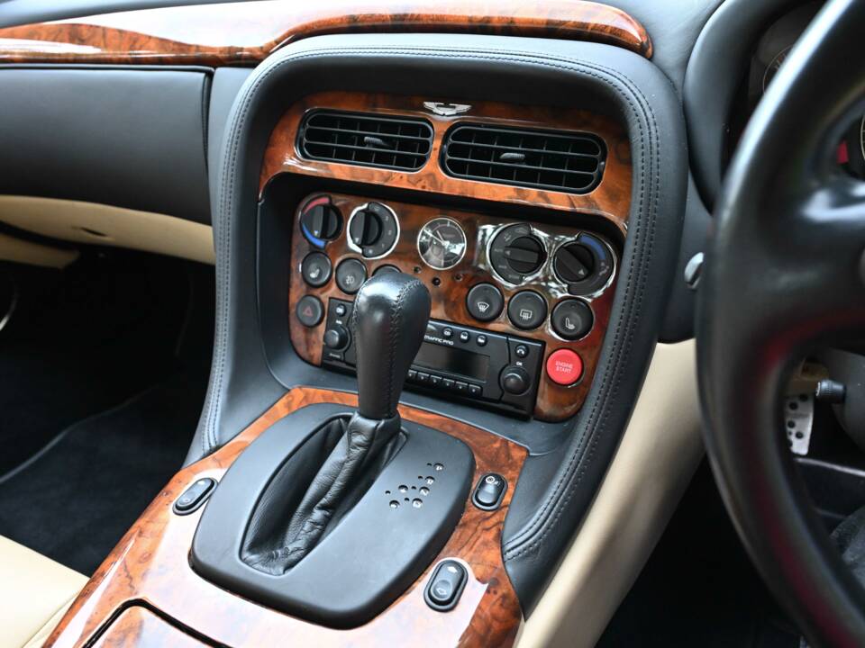 Image 43/50 de Aston Martin DB 7 Vantage (2002)