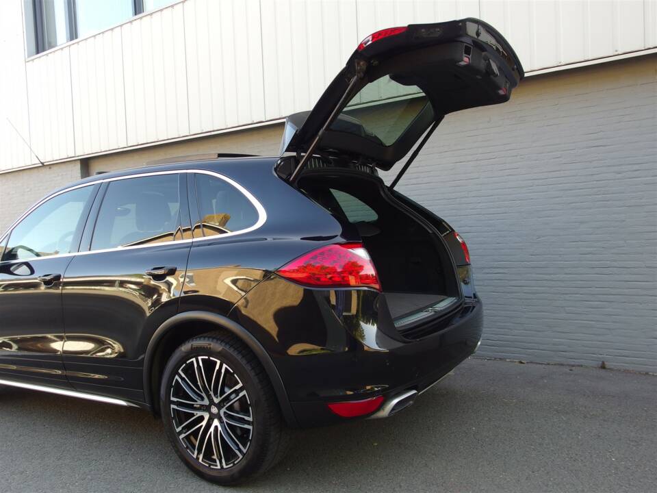 Image 72/96 of Porsche Cayenne S Diesel (2013)
