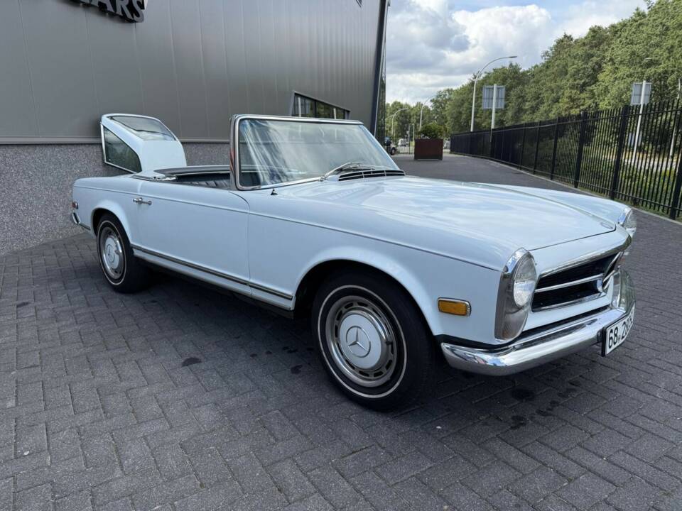 Image 16/50 of Mercedes-Benz 280 SL (1968)