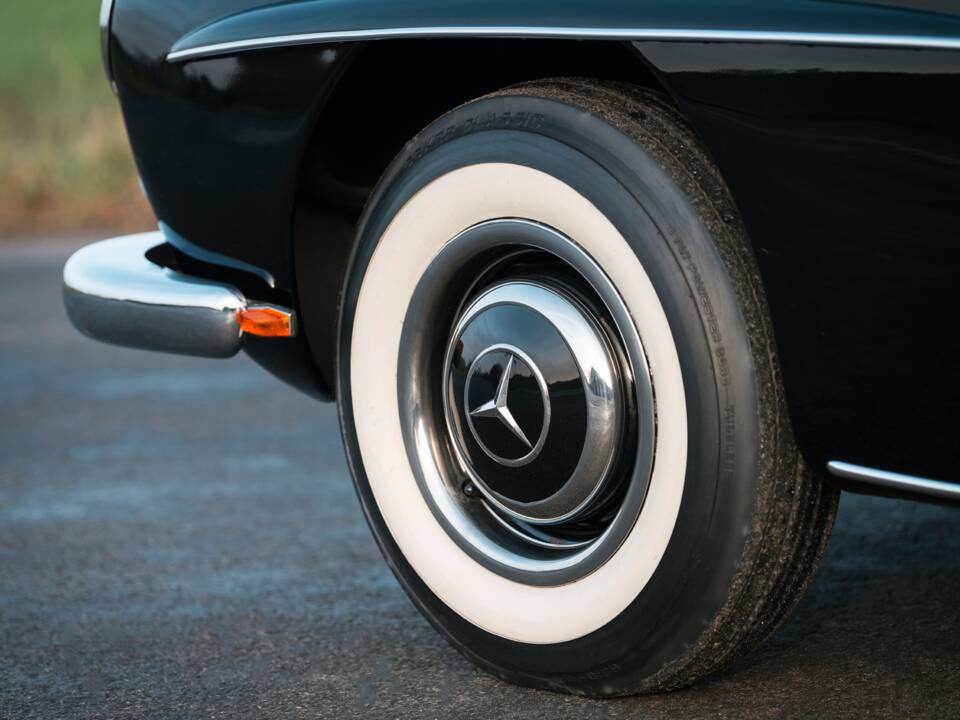 Image 5/22 of Mercedes-Benz 190 SL (1963)