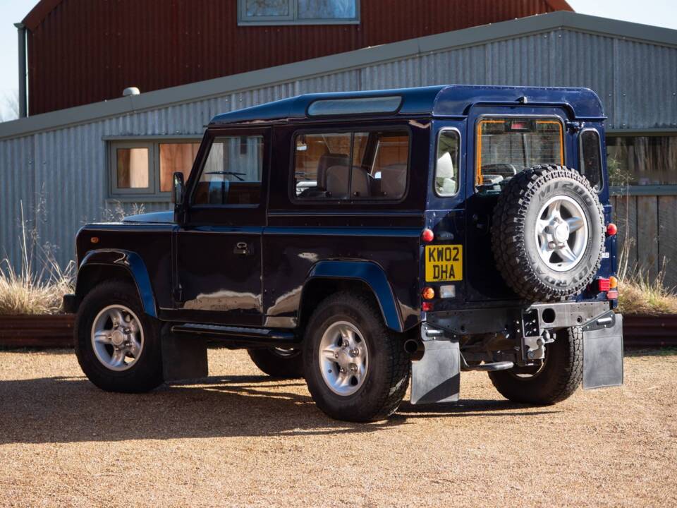 Image 3/8 of Land Rover Defender 90 Td5 (2002)