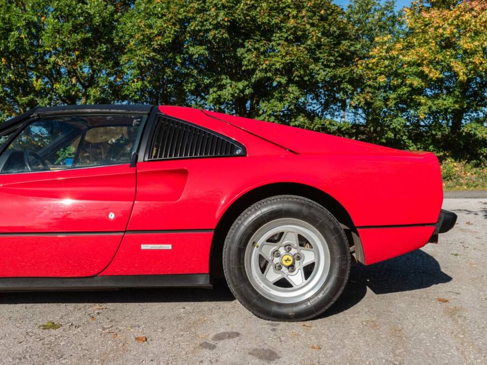 Immagine 19/50 di Ferrari 308 GTS Quattrovalvole (1983)