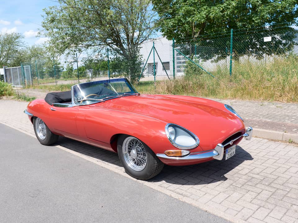 Image 2/80 of Jaguar E-Type 4.2 (1966)