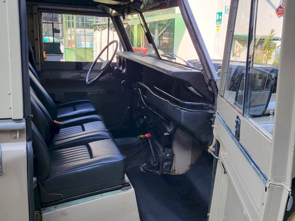 Bild 23/39 von Land Rover 88 (1981)