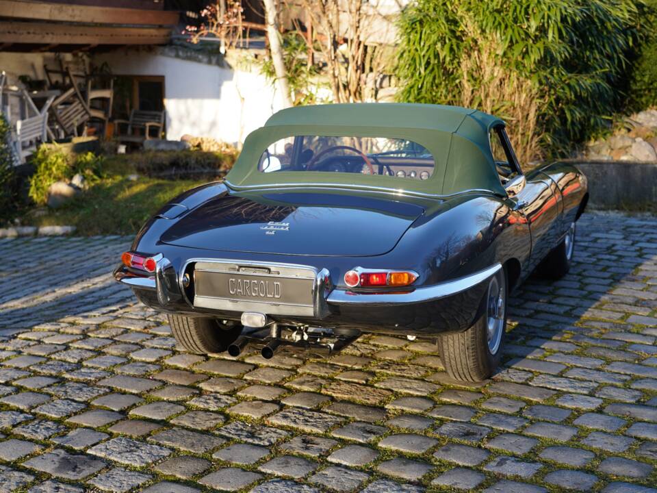 Bild 33/52 von Jaguar E-Type 4.2 (1965)