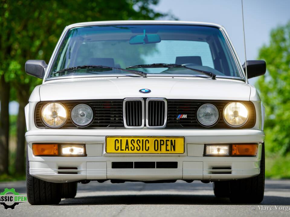 Image 2/51 of BMW M 535i (1985)