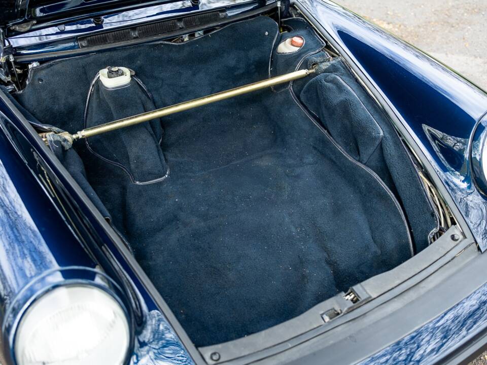 Image 40/50 of Porsche 911 Carrera 3.2 (1985)