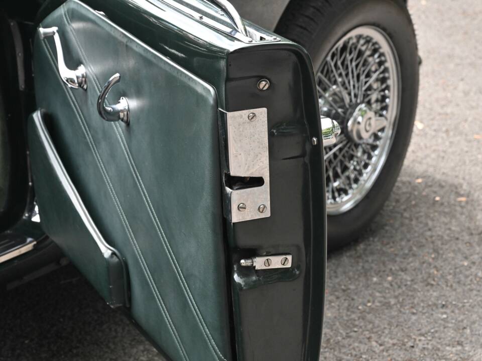 Afbeelding 34/50 van Daimler SP 250 (1963)
