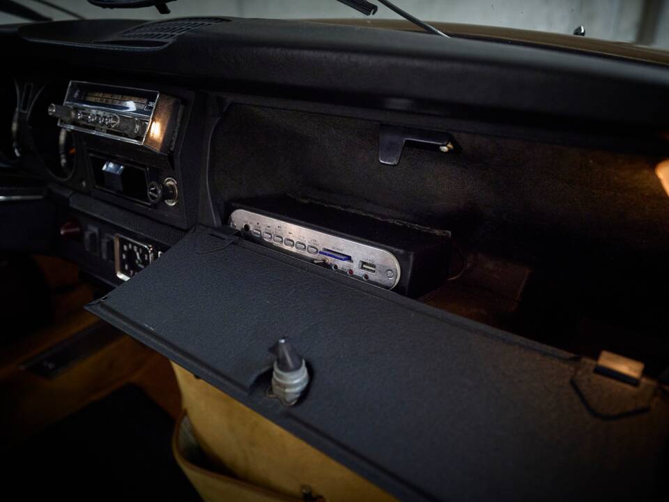 Image 82/99 of Citroën DS 23 Injection (1973)