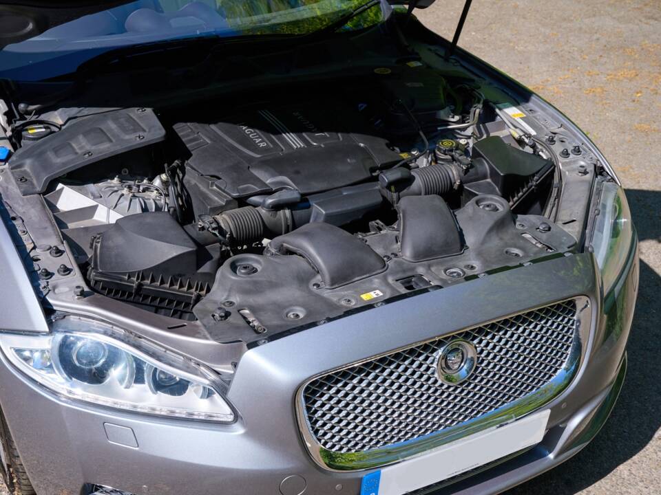 Image 5/50 of Jaguar XJ 5.0 (2012)