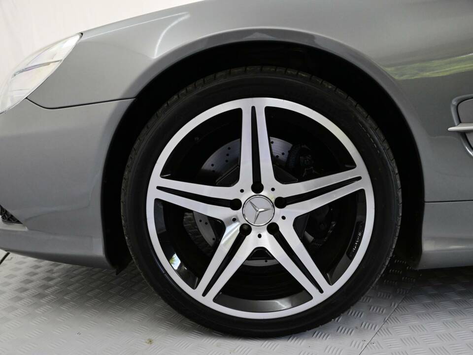 Image 45/50 of Mercedes-Benz SL 500 (2008)