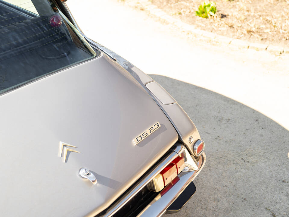 Image 19/53 of Citroën DS 23 Pallas (1972)