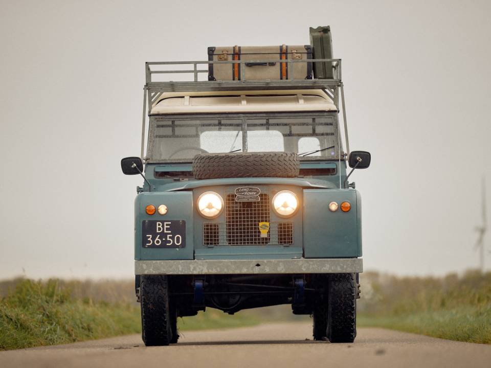 Image 4/69 of Land Rover 109 (1962)