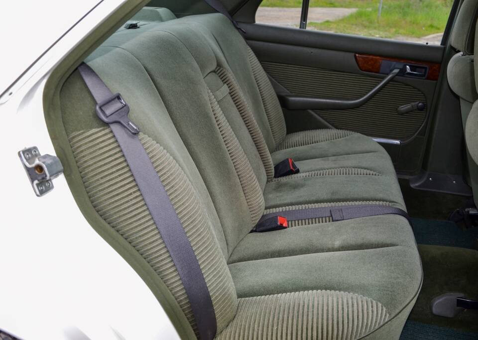 Bild 16/21 von Mercedes-Benz 280 SE (1985)