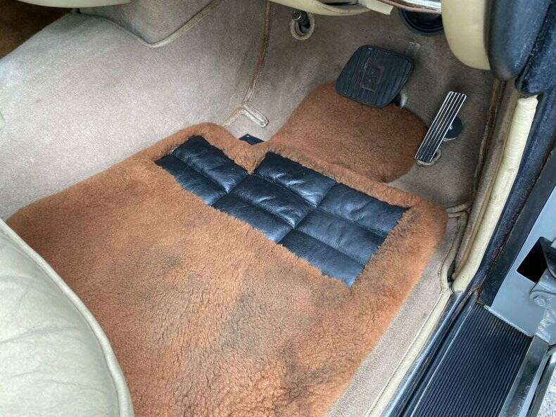 Bild 33/50 von Bentley Corniche (1980)